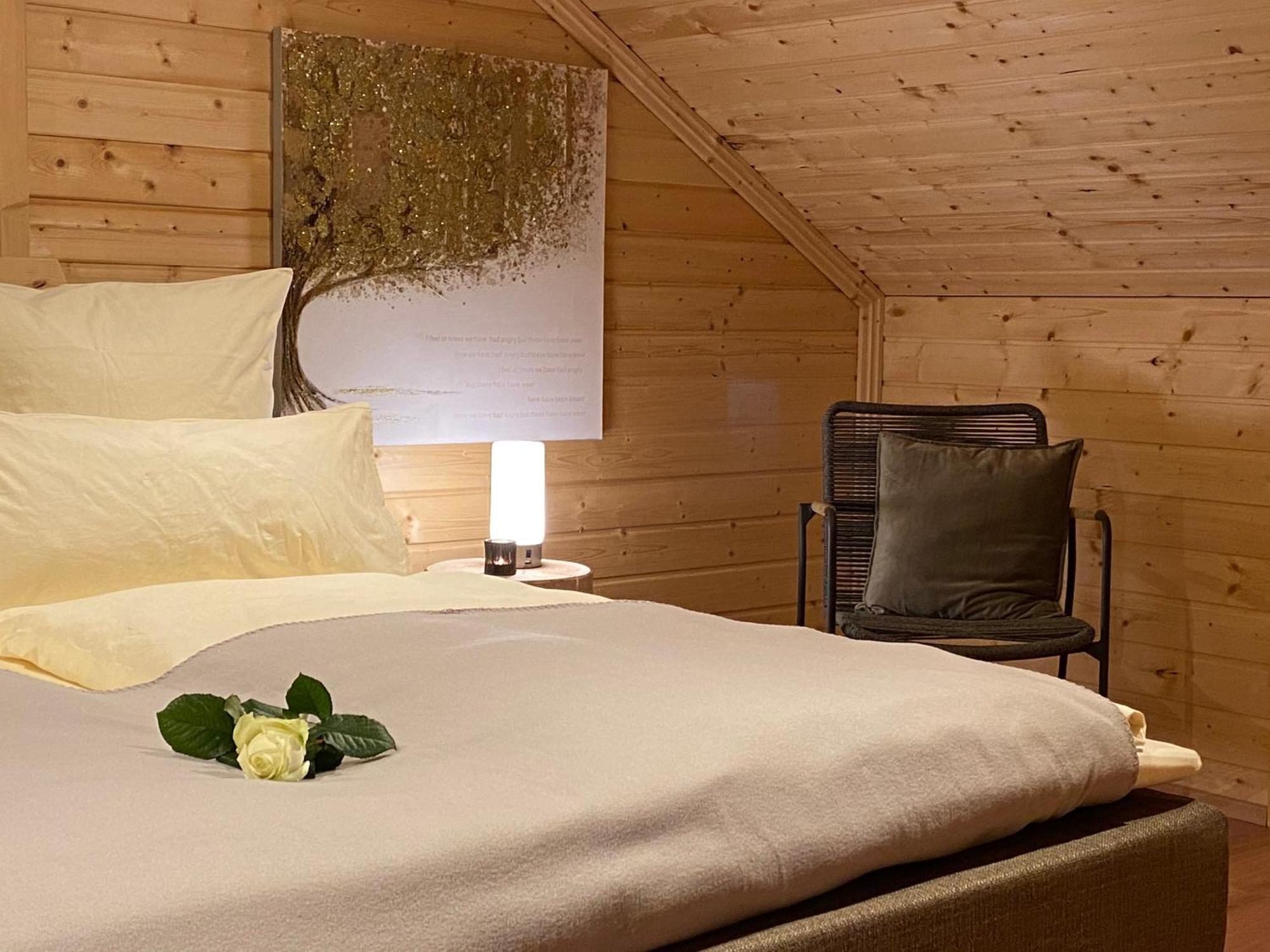 Holzhaus Onkel Fritz Mit Sauna Und Whirlwanne Esch  Esterno foto